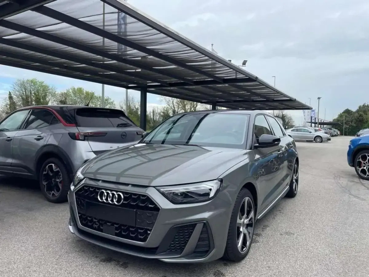 Nuova Audi A1 S-Line 110 CV (80 kW) 2026 Grigio SUV