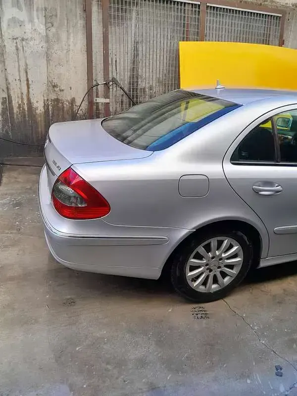 Usata Mercedes E220 Classic 150 CV (110 kW) 2006 Berlina