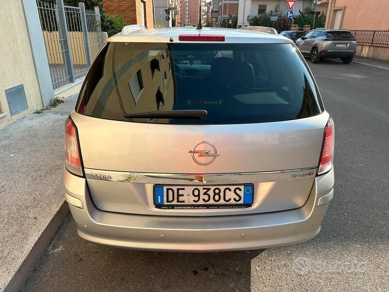 Usata Opel Astra 101 CV (74 kW) 2006 Grigio Station wagon