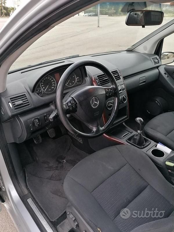 Usata Mercedes A180 109 CV (80 kW) 2004 Grigio Berlina