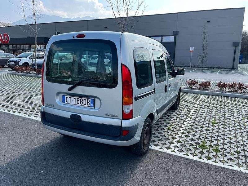 Usata Renault Kangoo Privilege 82 CV (60 kW) 2004 Argento Monovolume