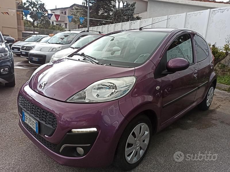 Usata Peugeot 107 68 CV (50 kW) 2013 Viola Utilitaria