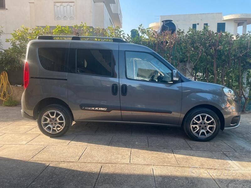 Usata Fiat Doblò Trekking 120 CV (88 kW) 2016 Grigio Monovolume