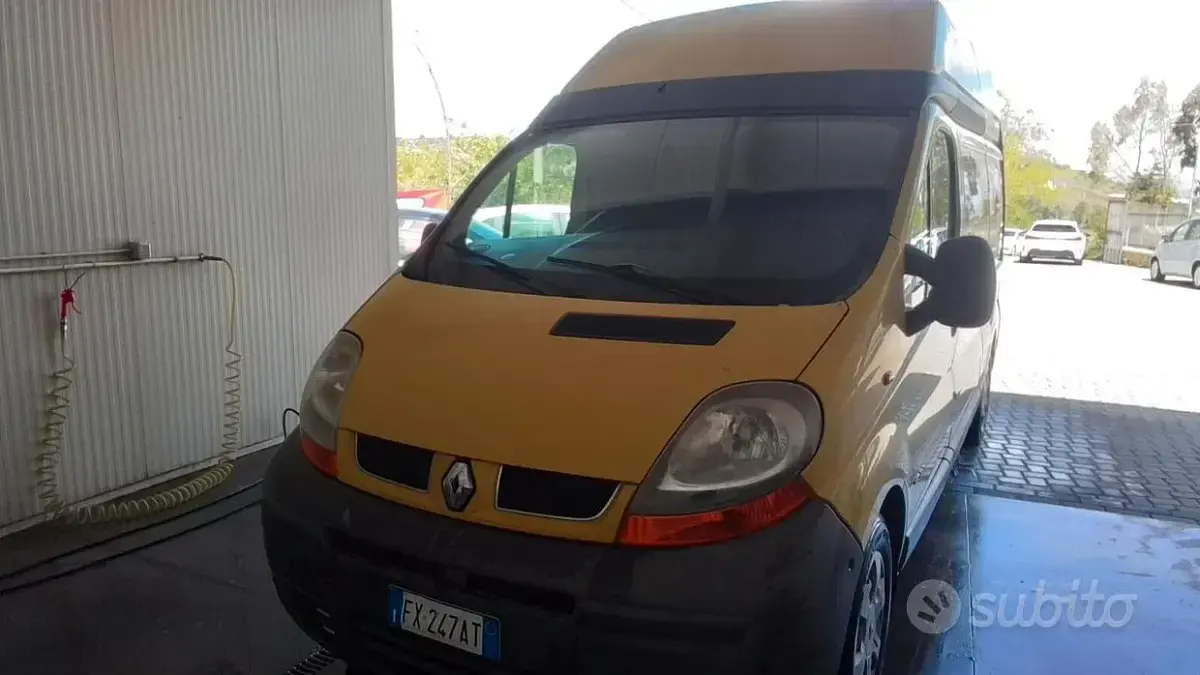 Begagnad Renault Trafic 135 HK (99 kW) 2006 Vit Minibuss