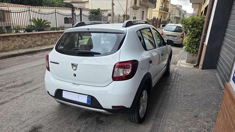 Usata Dacia Sandero Stepway 90 CV (66 kW) 2016 Bianco Berlina
