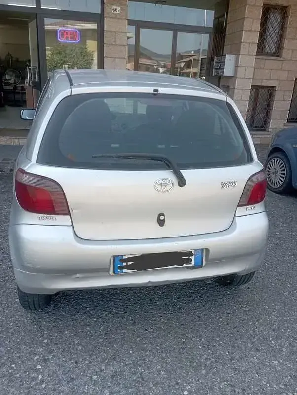 Usata Toyota Yaris Sol 68 CV (50 kW) 2003 Berlina