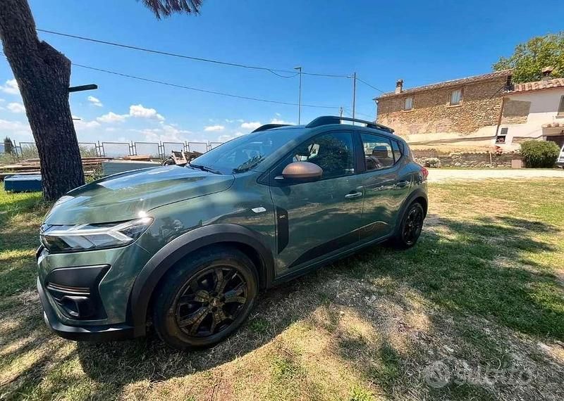 Usata Dacia Sandero Stepway 101 CV (74 kW) 2024 Verde Berlina