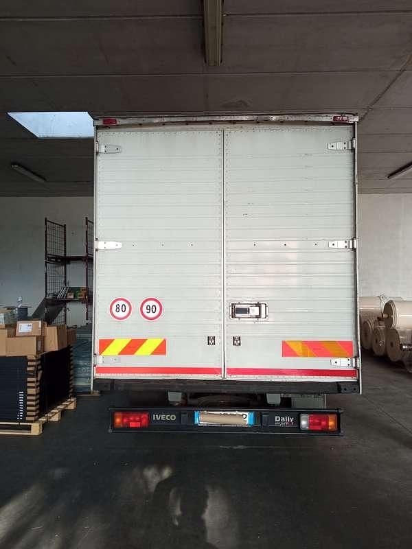 Usata Iveco Daily 107 CV (78 kW) 2004 Bianco Furgone