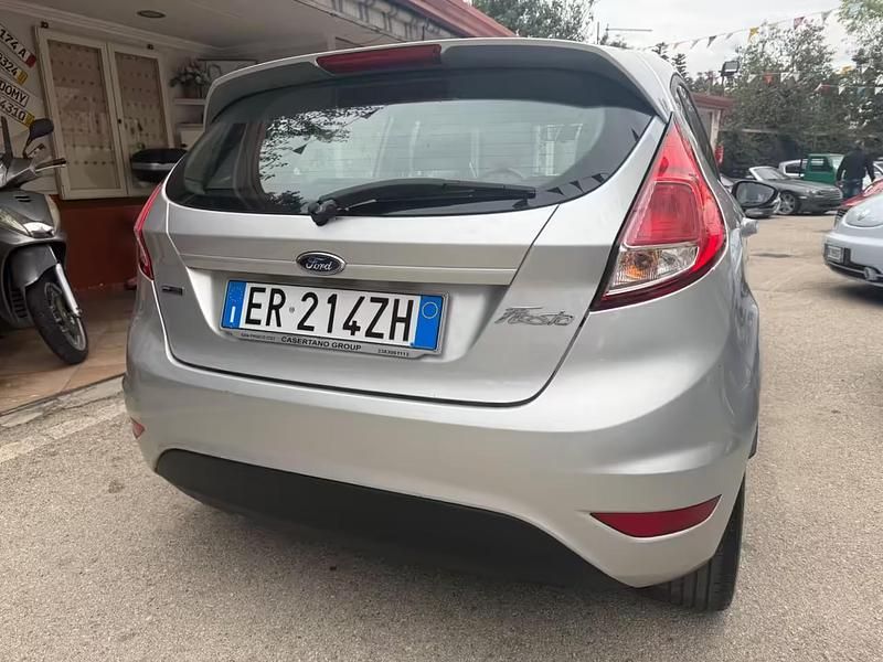 Usata Ford Fiesta Titanium 80 CV (58 kW) 2013 Argento Utilitaria