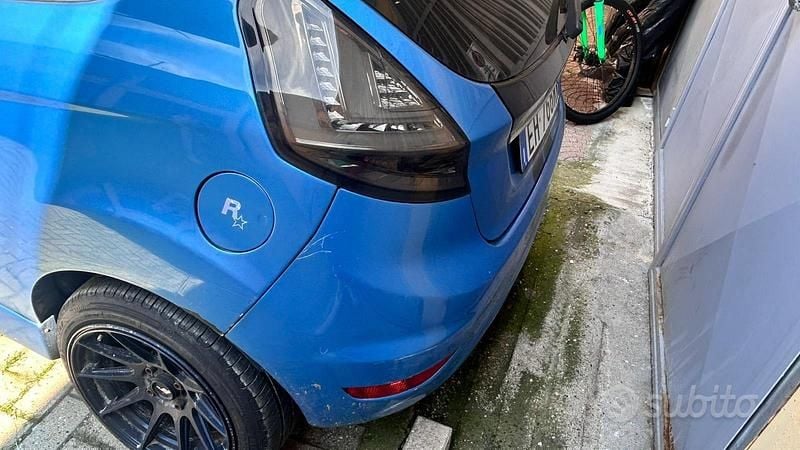 Usata Ford Fiesta 82 CV (60 kW) 2011 Utilitaria