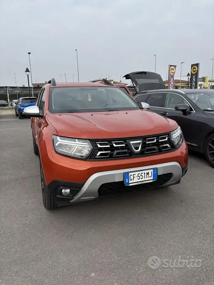 Usata Dacia Duster Prestige 101 CV (74 kW) 2021 Arancione SUV