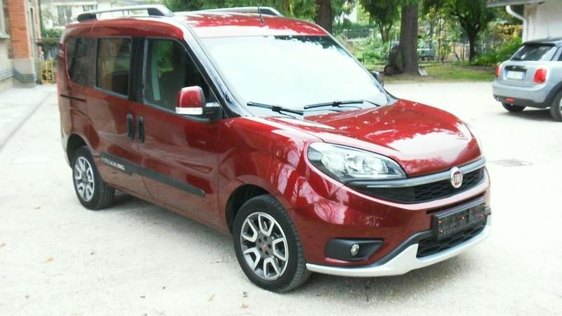 Usata Fiat Doblò Trekking 120 CV (88 kW) 2018 Rosso Monovolume