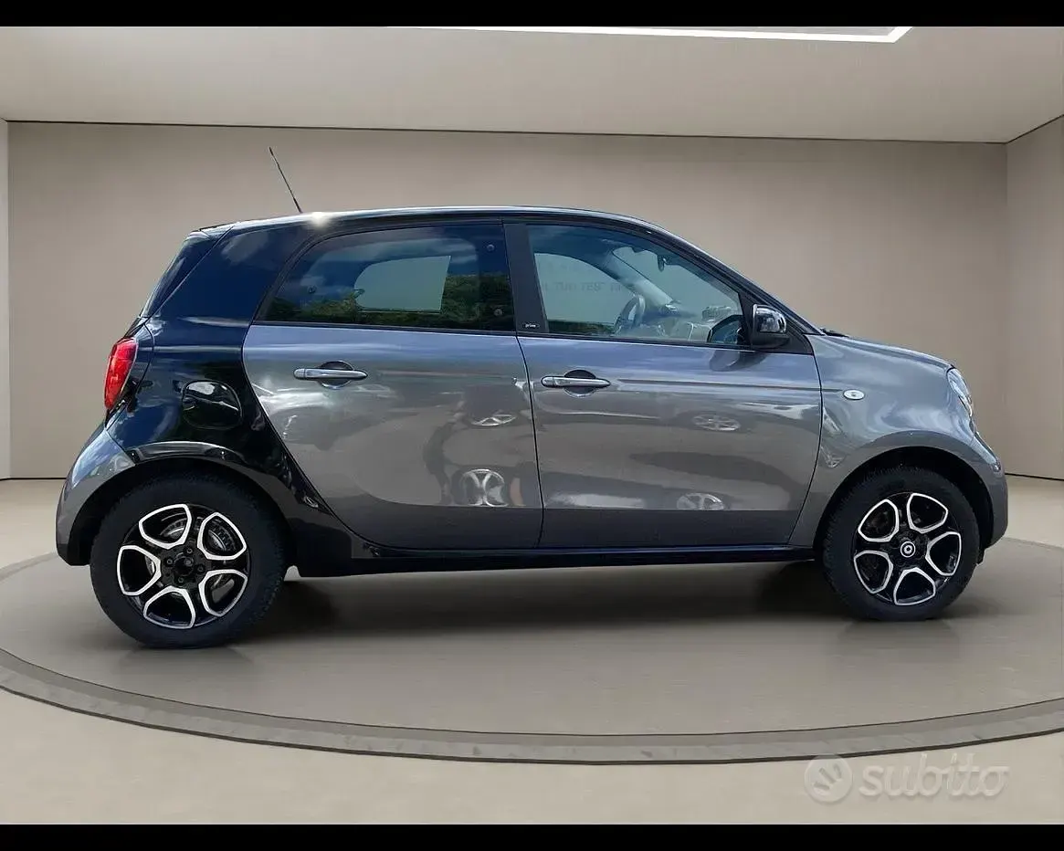 Usata Smart ForFour Prime 71 CV (52 kW) 2018 Grigio Utilitaria