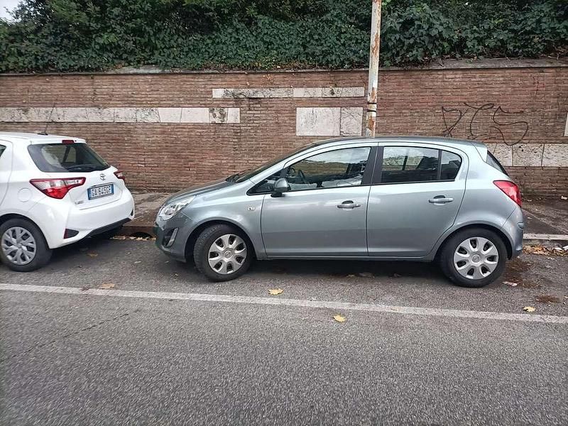 Usata Opel Corsa Edition 86 CV (63 kW) 2013 Berlina