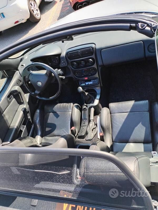 Usata Alfa Romeo Spider 122 CV (89 kW) 1997 Grigio Cabrio