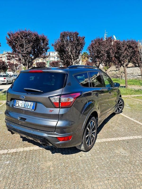 Usata Ford Kuga ST-Line 120 CV (88 kW) 2017 SUV