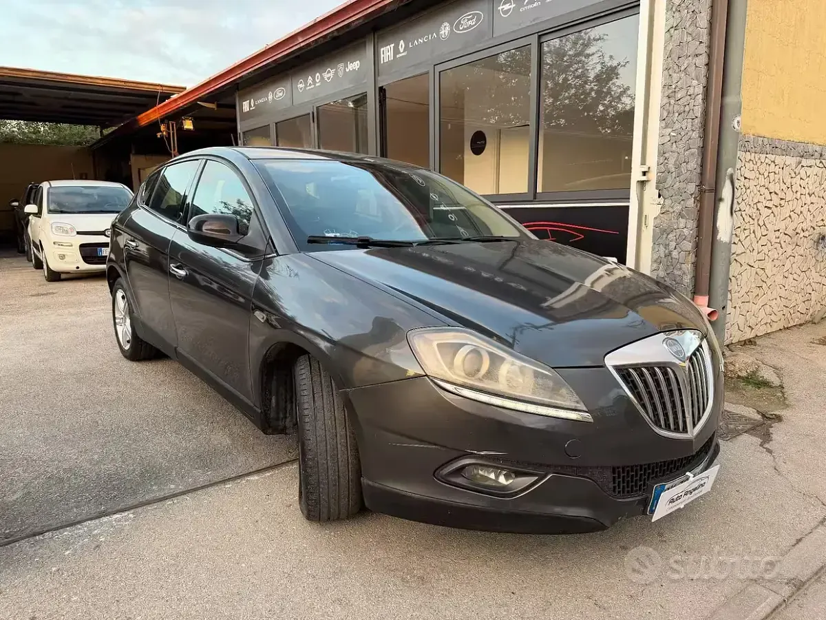 Usata Lancia Delta 120 CV (88 kW) 2009 Grigio Utilitaria