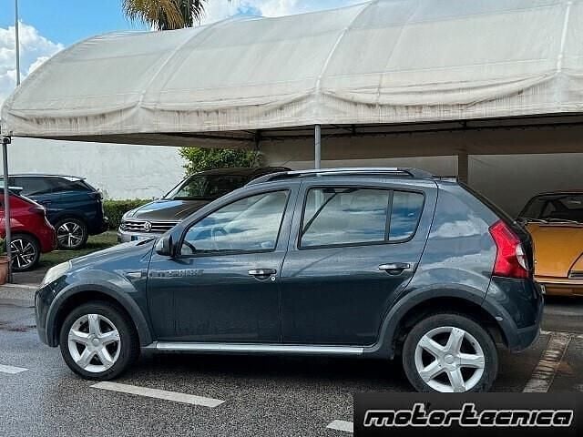Usata Dacia Sandero Stepway 70 CV (51 kW) 2010 Nero SUV