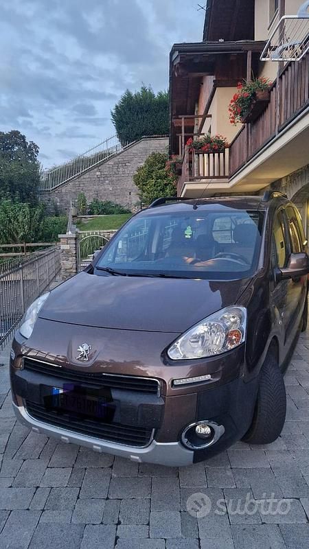 Usata Peugeot Partner Tepee 120 CV (88 kW) 2014 Marrone Monovolume