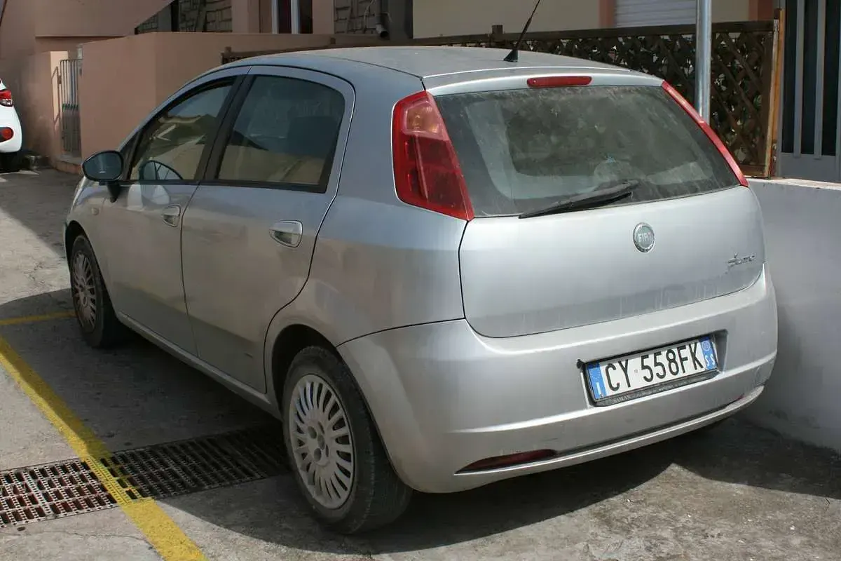 Usata Fiat Grande Punto Dynamic 65 CV (47 kW) 2005 Grigio Utilitaria