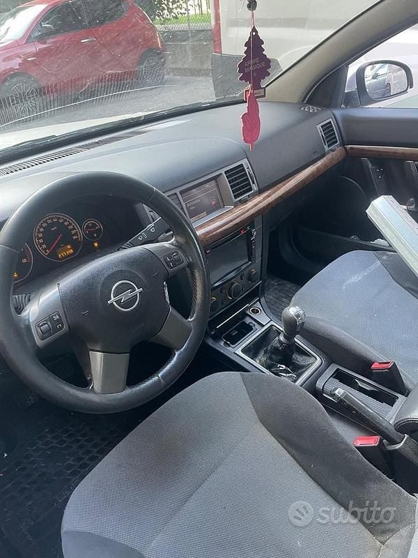 Usata 2005 Opel Vectra Tre volumi | 1100 € (Buon prezzo) - Immagine 1/4