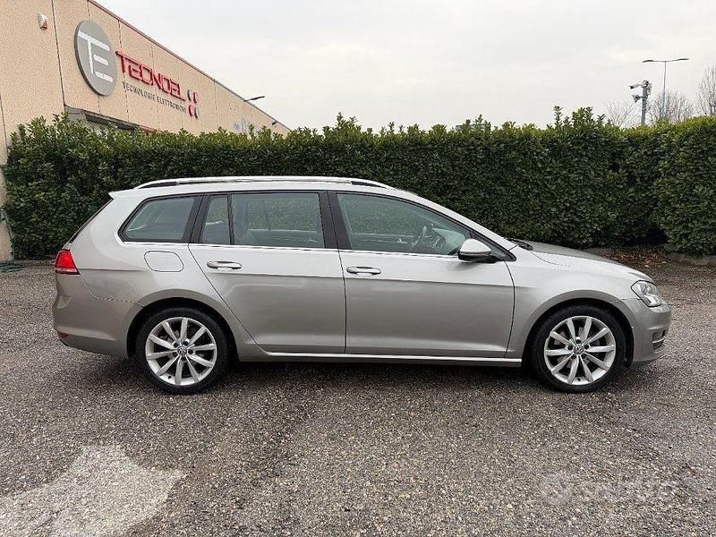 Usata VW Golf VII Highline 110 CV (80 kW) 2016 Grigio Station wagon