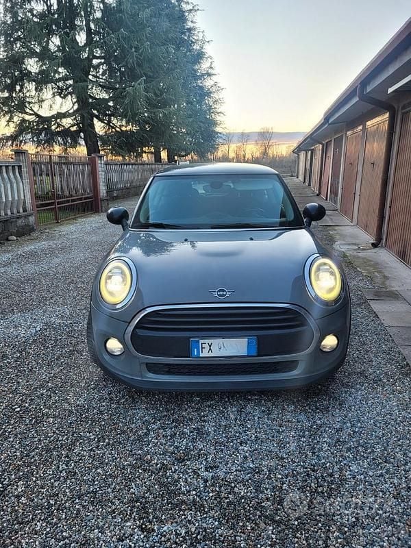 Usata Mini Cooper D Hype 116 CV (85 kW) 2020 Grigio Utilitaria