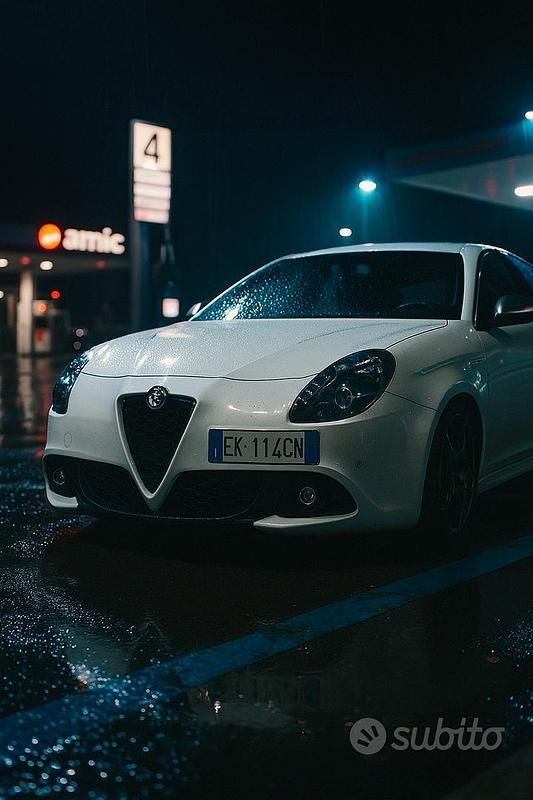 Bianco Usata 2011 Alfa Romeo Giulietta Tre volumi | 7000 € (Buon prezzo) - Immagine 1/4