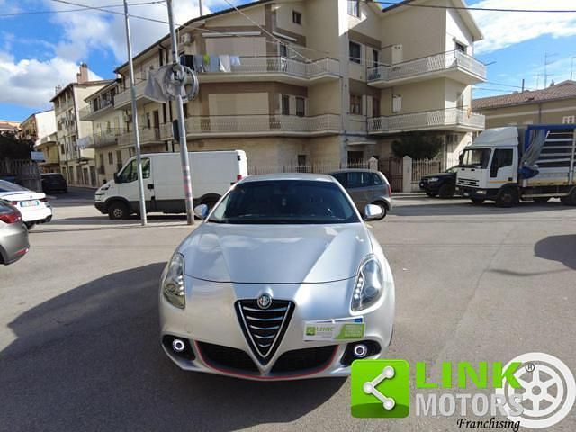 Usata Alfa Romeo Giulietta Exclusive 105 CV (77 kW) 2015 Grigio scuro Berlina