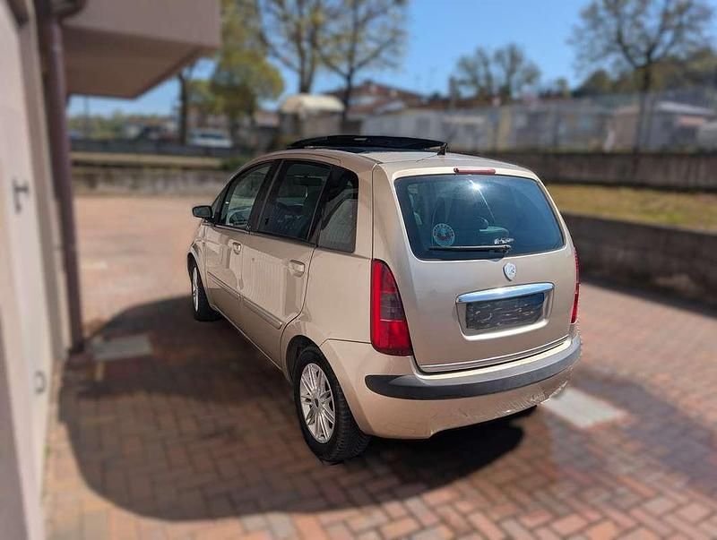 Usata Lancia Musa 101 CV (74 kW) 2005 Oro Monovolume