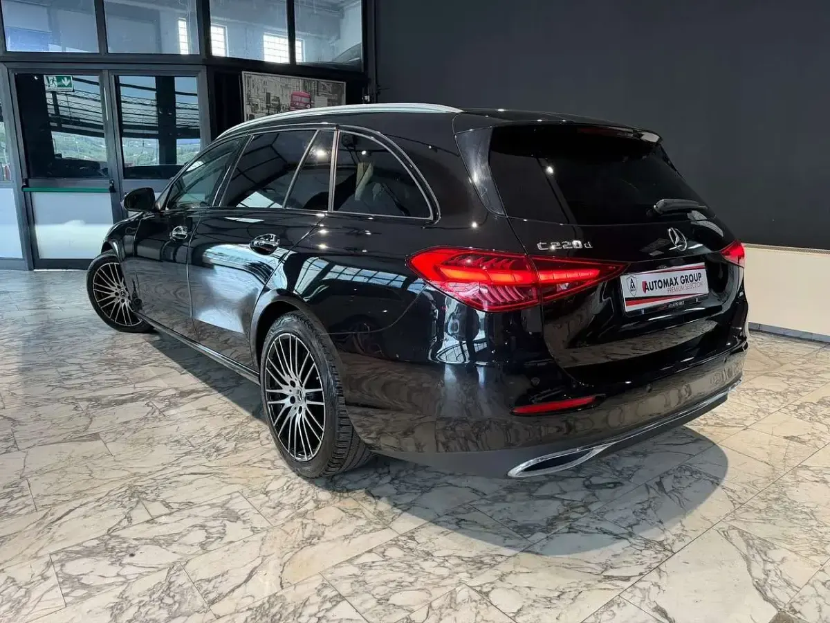 Usata Mercedes C220 200 CV (147 kW) 2022 Nero Station wagon
