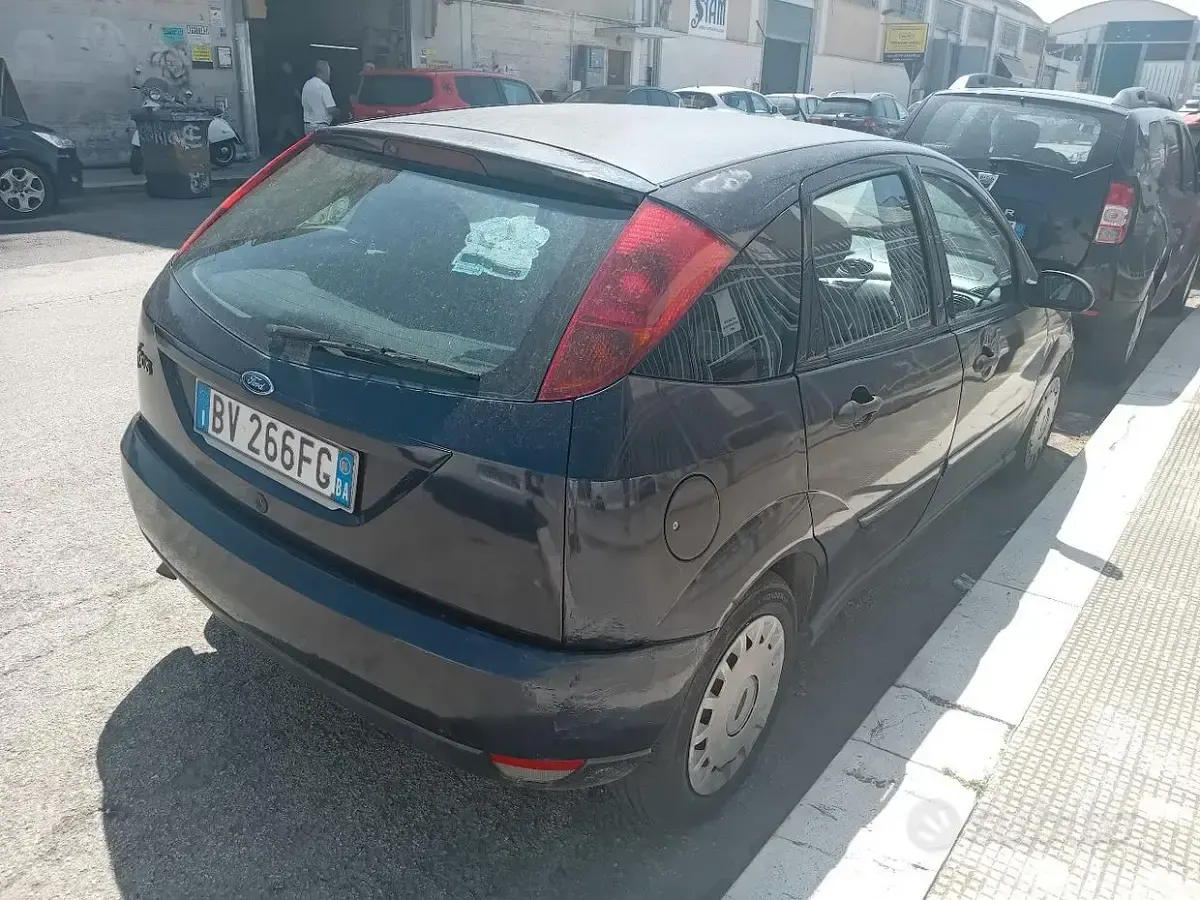 Usata Ford Focus 100 CV (73 kW) 2003 Bluazzurro Berlina