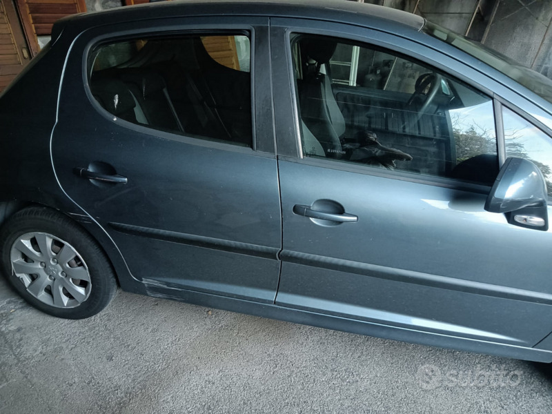 Usato 2006 Peugeot 207 1.4 Diesel 68 CV (2.500 €)