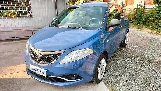 Usata Lancia Ypsilon 69 CV (50 kW) 2017 Blu Utilitaria