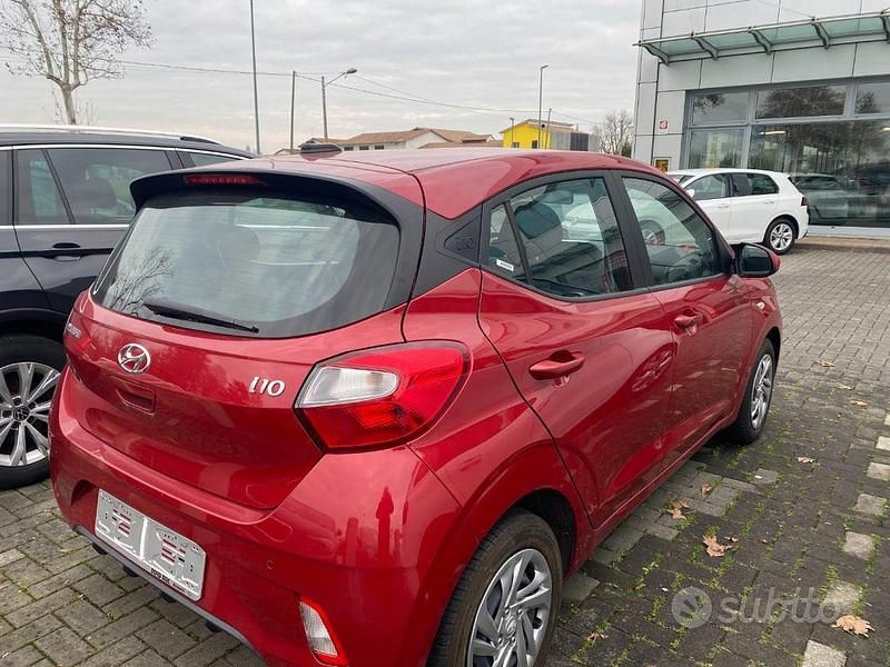 Usata Hyundai i10 Advanced 67 CV (49 kW) 2023 Rosso Utilitaria