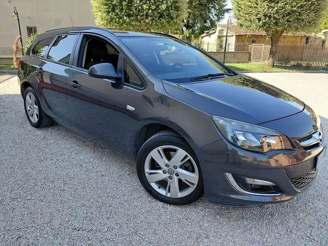 Usata Opel Astra 110 CV (80 kW) 2013 Station wagon