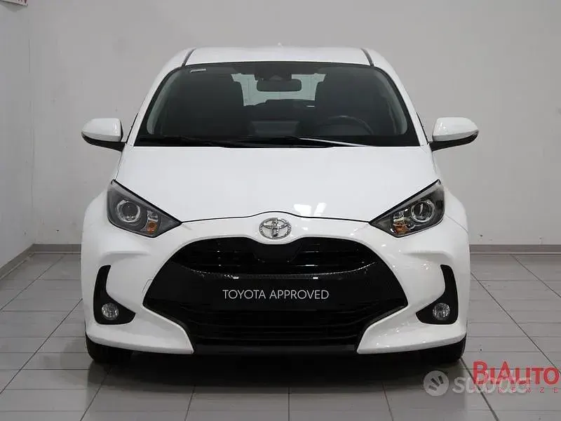 Usata Toyota Yaris Active 72 CV (52 kW) 2022 Bianco Utilitaria