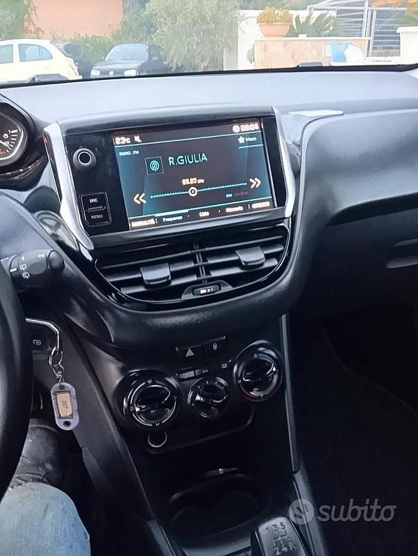 Usata Peugeot 208 Active 102 CV (75 kW) 2021 Bianco Utilitaria