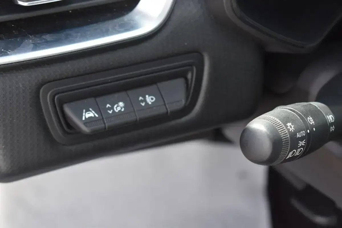Usata Renault Clio Equilibre 140 CV (102 kW) 2022 Argento Utilitaria