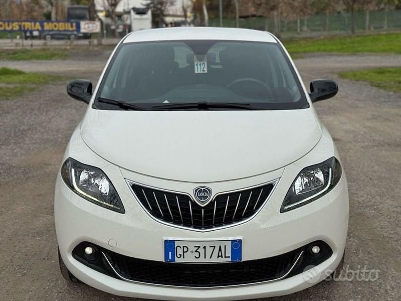 Usata Lancia Ypsilon Gold 69 CV (50 kW) 2020 Bianco Utilitaria