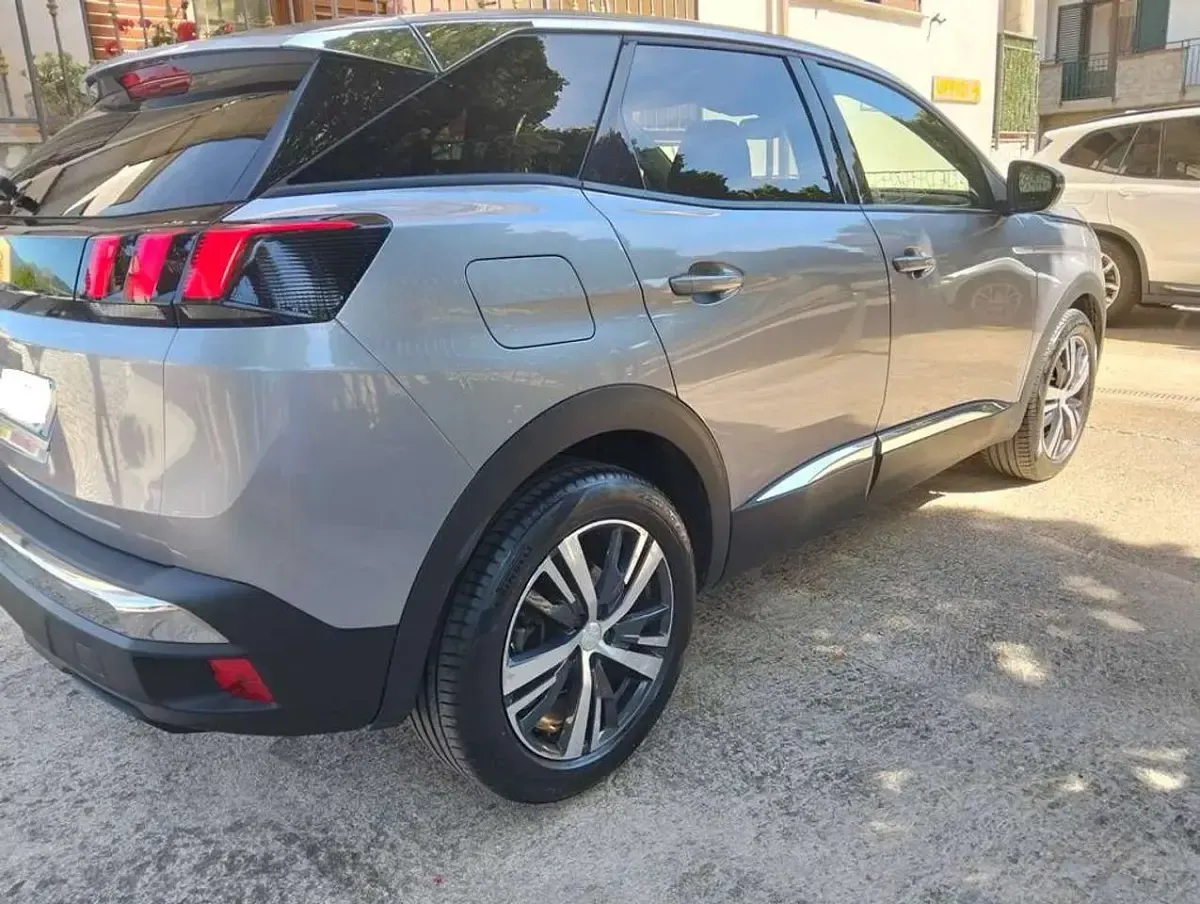 Usata Peugeot 3008 Allure 131 CV (96 kW) 2022 Argento SUV