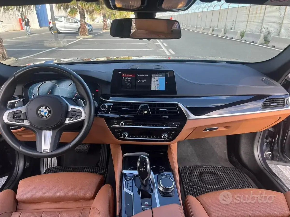 Usata BMW 520 Luxury Line 190 CV (139 kW) 2019 Blu/azzurro Station wagon