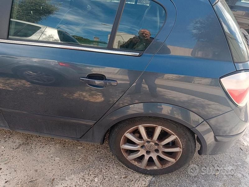Usata Opel Astra 2006 Blu Berlina