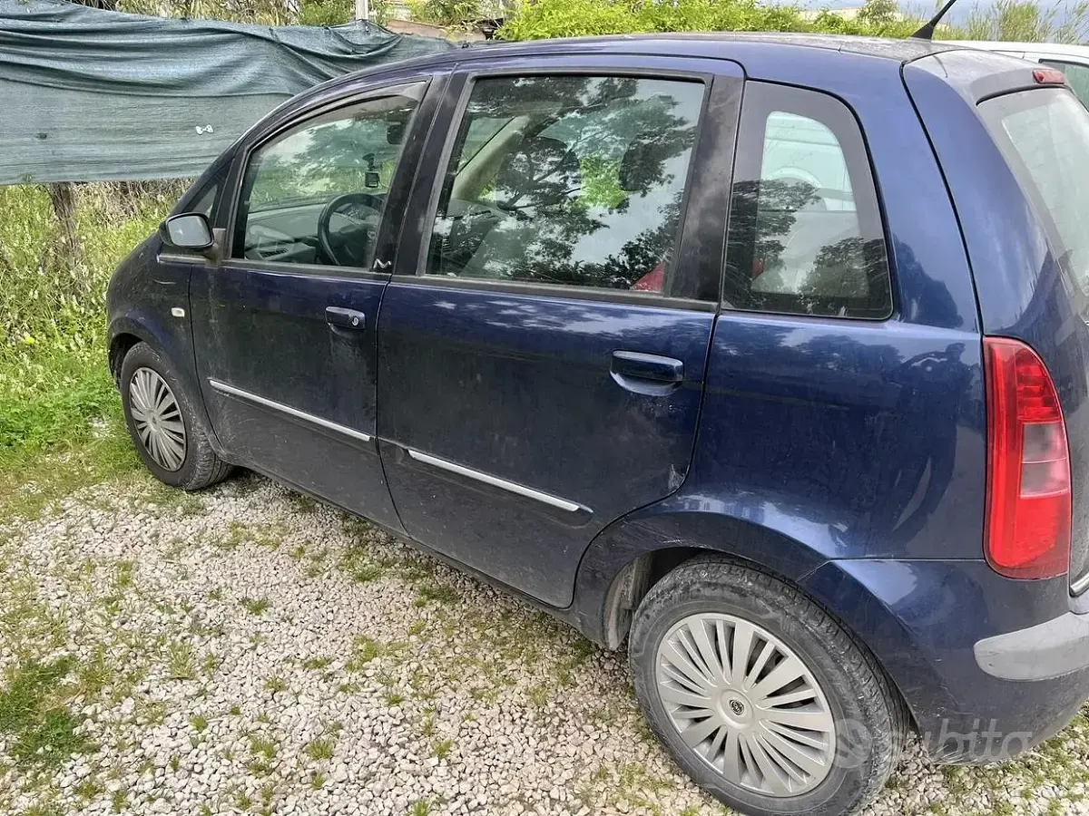 Usata Lancia Musa 100 CV (73 kW) 2007 Blu Monovolume