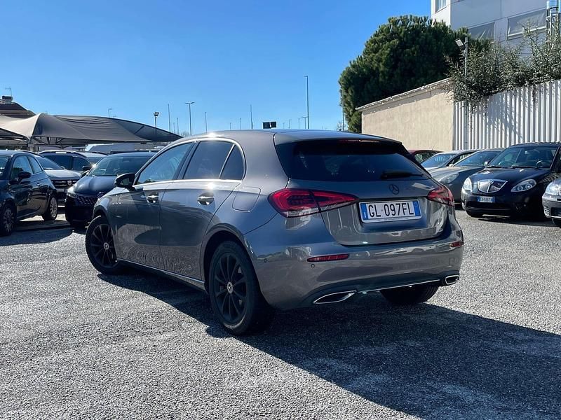 Usata Mercedes A180 Premium 116 CV (85 kW) 2020 Grigio Berlina
