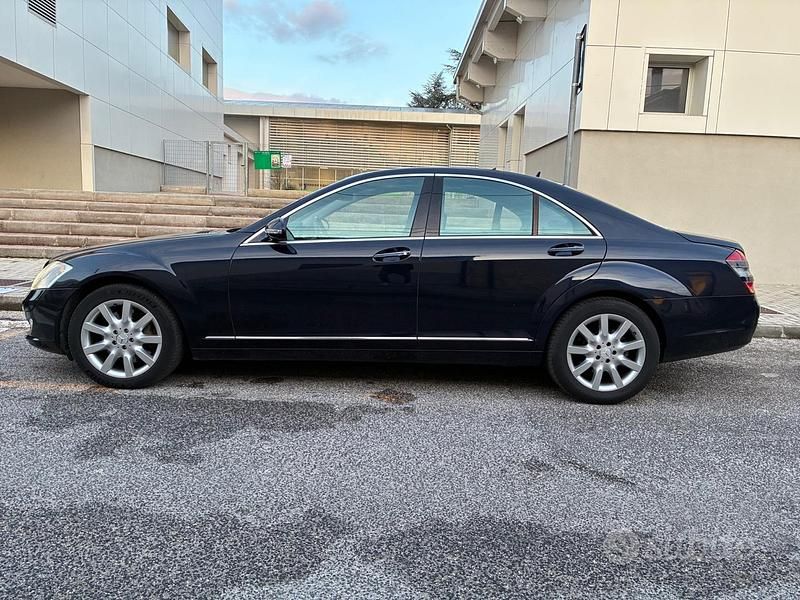 Usata Mercedes S500 387 CV (284 kW) 2006 Blu Berlina
