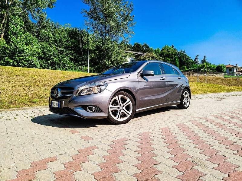 Usata Mercedes A180 109 CV (80 kW) 2014 Argento Berlina