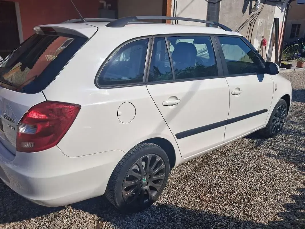 Usata Skoda Fabia Style 69 CV (50 kW) 2012 Bianco Station wagon