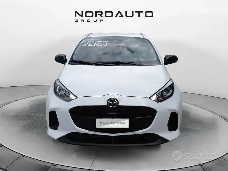 Nuova Mazda 2 116 CV (85 kW) 2026 Bianco Utilitaria