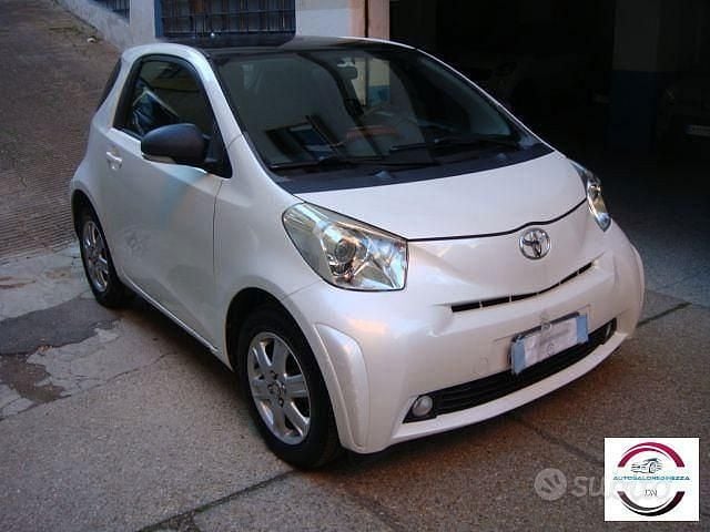 Bianco Usata 2012 Toyota iQ Sol Due volumi | 8900 € (Buon prezzo) - Immagine 1/4